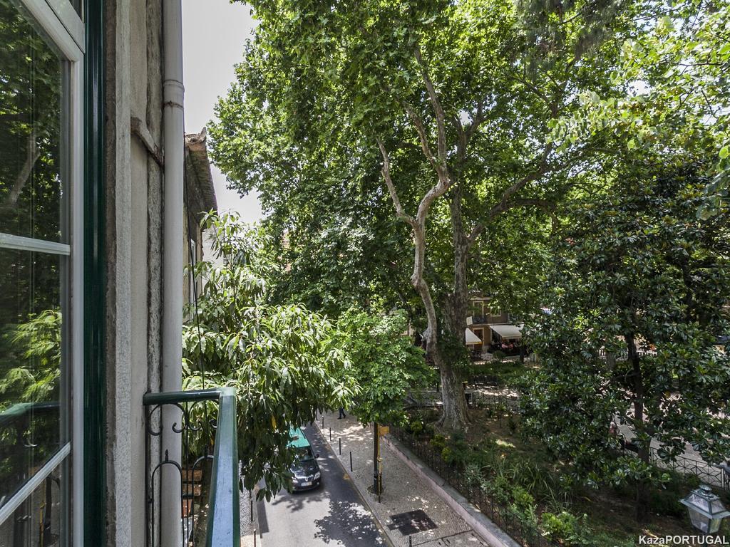 Praca Das Flores * Lisboa